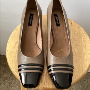 Auditions Women's Tan and Black Heels